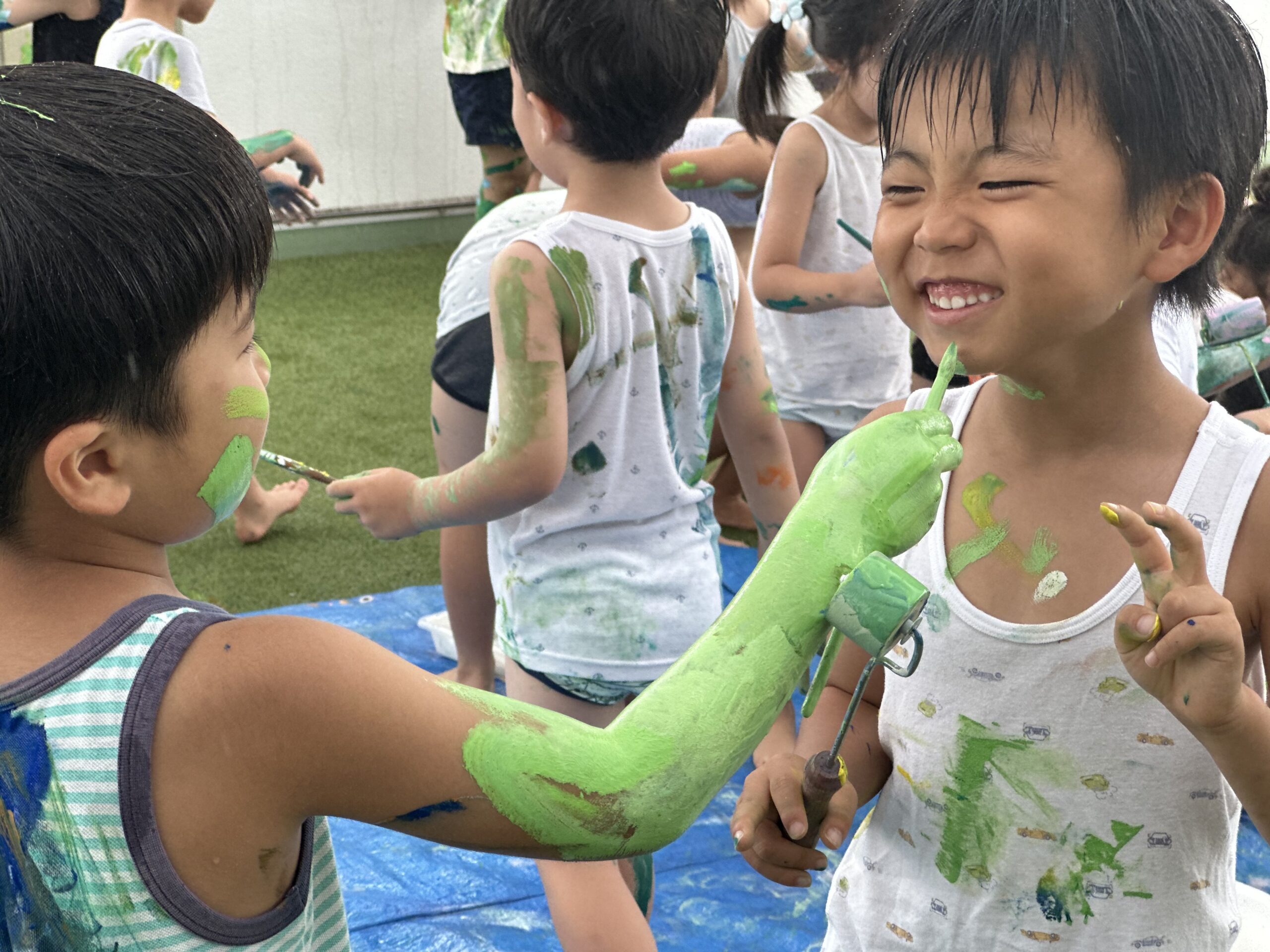 園児　ボディペンティング 🐼🦒🐘ボディペインティング＆泡遊び.。o○ - 社会福祉法人汰功樹会 わくわく鹿児島中央認定こども園